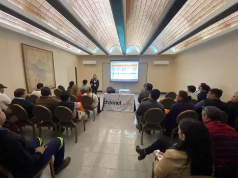 Charla-Vertiv-1